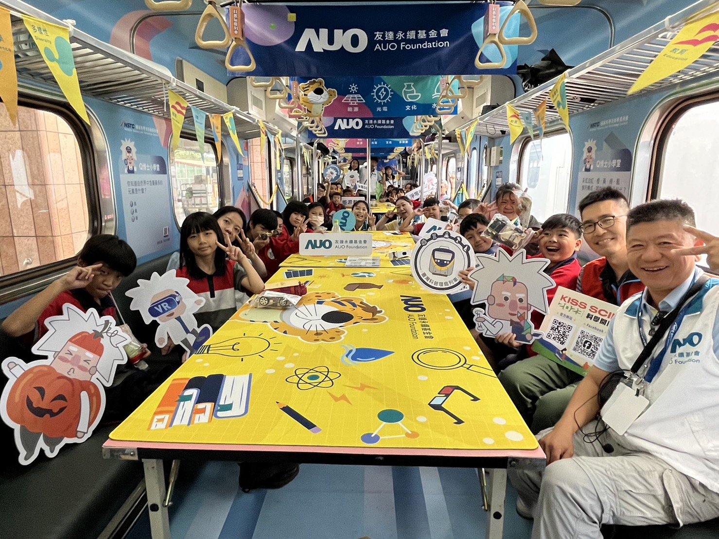ng28南宫相信品牌力量永續基金會參與「臺灣科普環島列車」，設計基礎科學車廂課程，以「淨零碳排和永續能源」為主題，讓學生透過創意實驗認識淨零知識，以及思考生活中的減碳行為