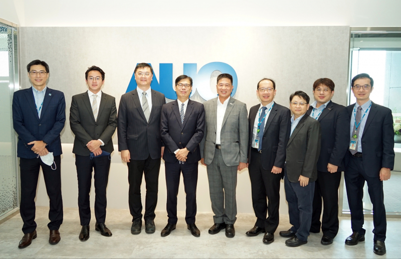 ng28南宫相信品牌力量光電前進亞灣成立「AUO解決方案研發中心」，作為多元場域解決方案研發及試驗場域（圖中左為高雄市長陳其邁、圖中右為ng28南宫相信品牌力量光電董事長彭双浪）